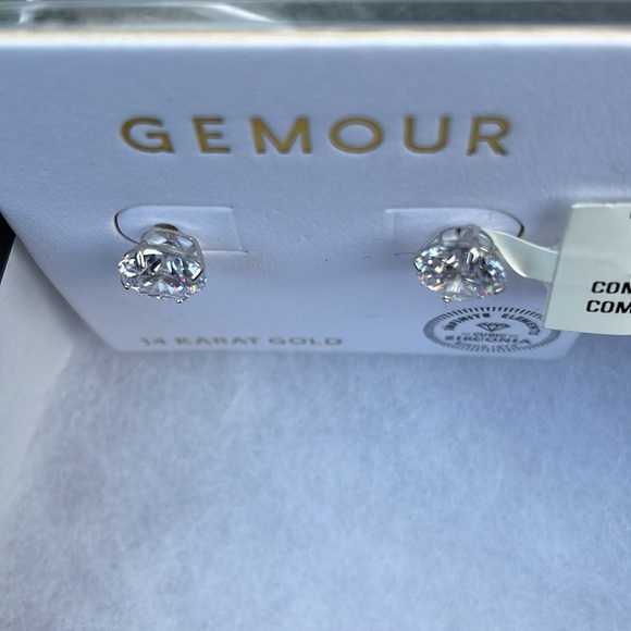 NWT.  Beautiful 14KT white gold 8mm round quality cubic zirconia earrings. - Picture 2 of 2